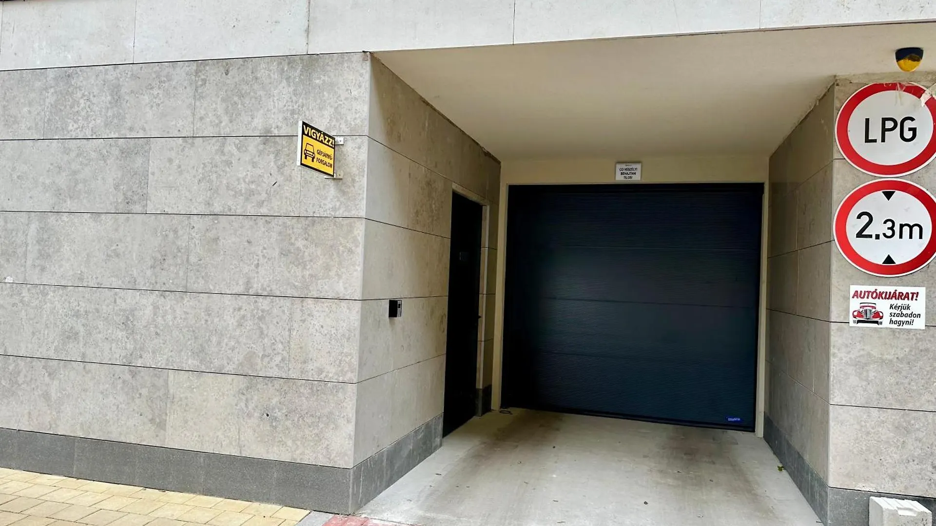 River Passage Budapest Garage/Ac/Balcony location